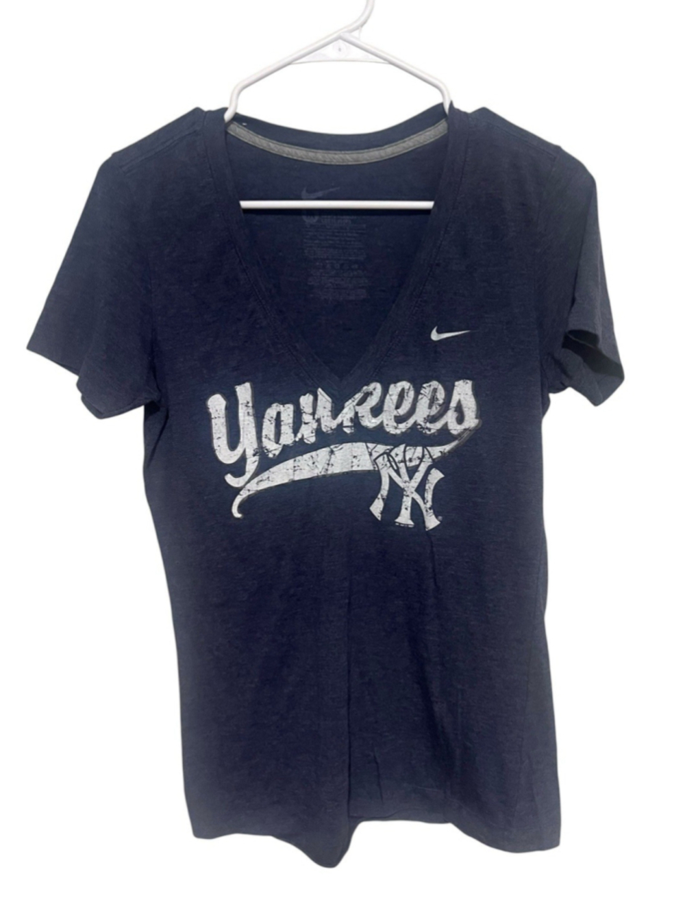 Nike New York Yankees Tee Women’s Medium Navy V-Neck Slim Fit Baseball T-Shirt